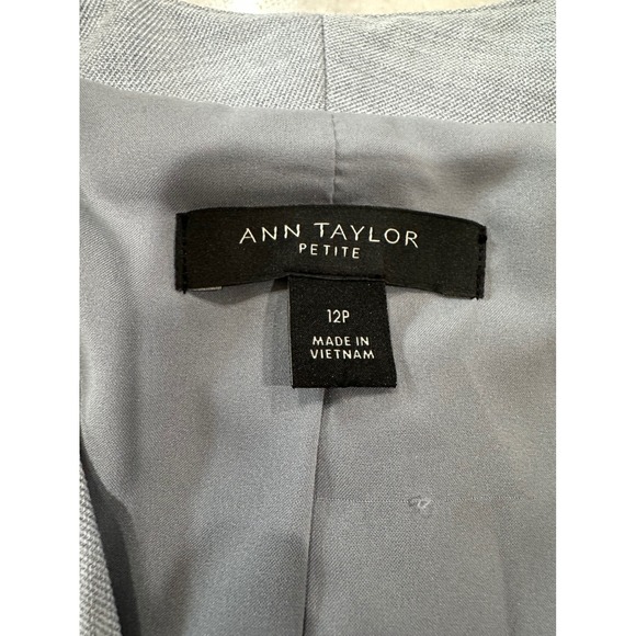 Ann Taylor Petite Women's Light Gray Blazer & Pant Suit Set Size 12P - Picture 8 of 12